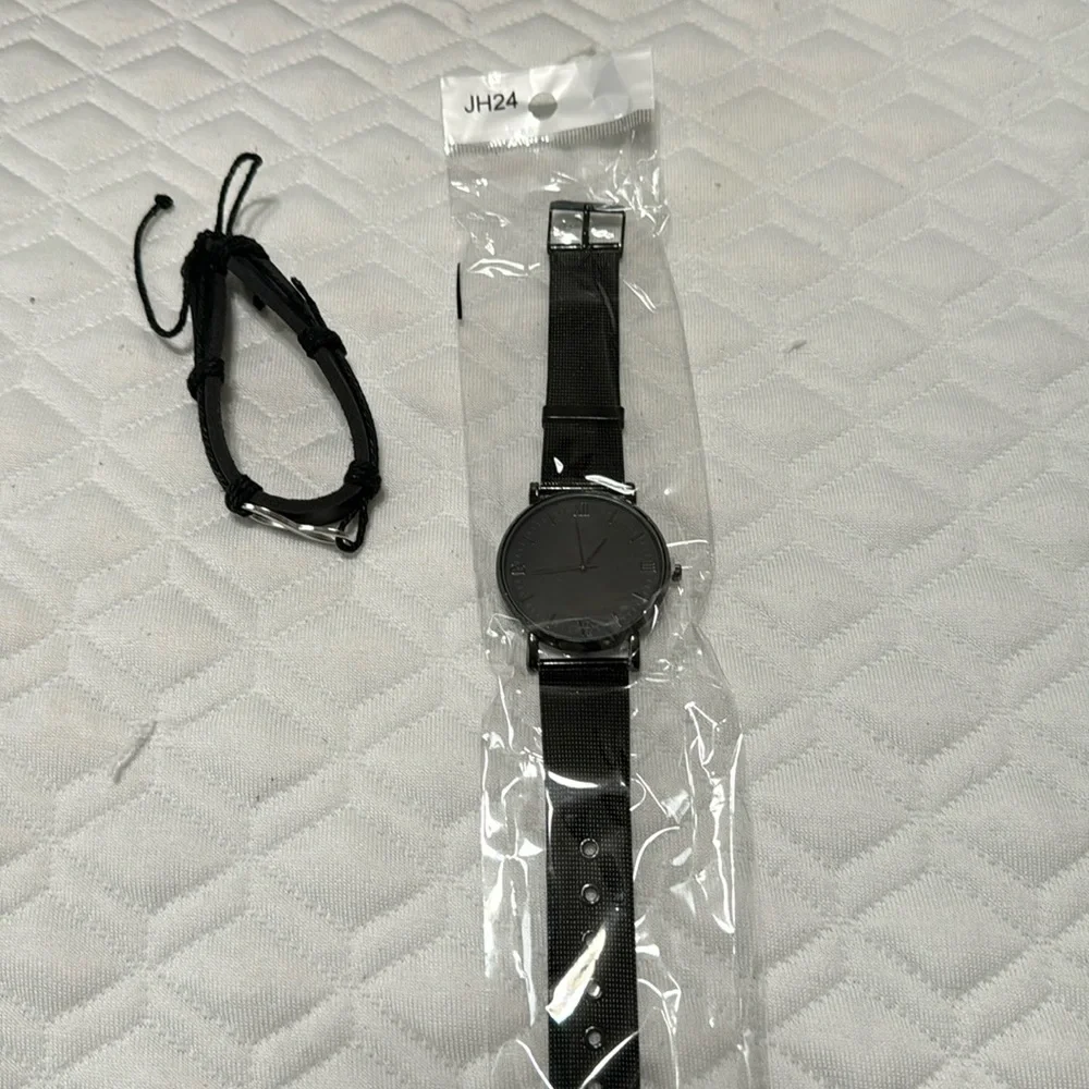 Men’s  watch stylish and light weight watch with bracelet a perfect gift